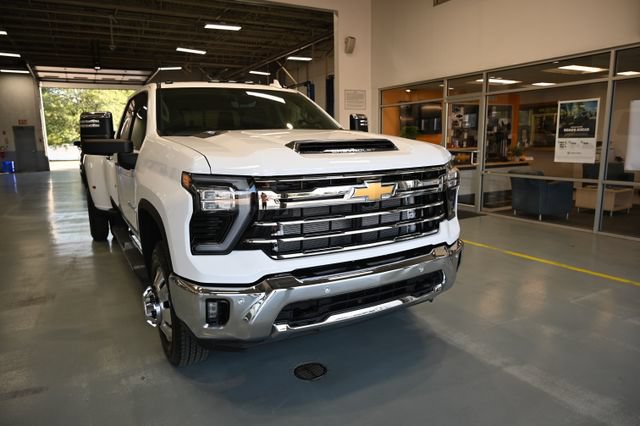 New 2026 Chevrolet Silverado 3500 LTZ w/ LTZ Plus Package AWD/4WD image 3