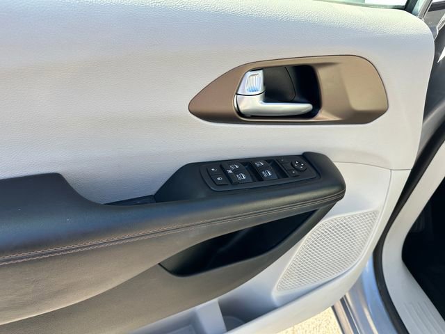 Used 2018 Chrysler Pacifica Touring-L Plus image 23