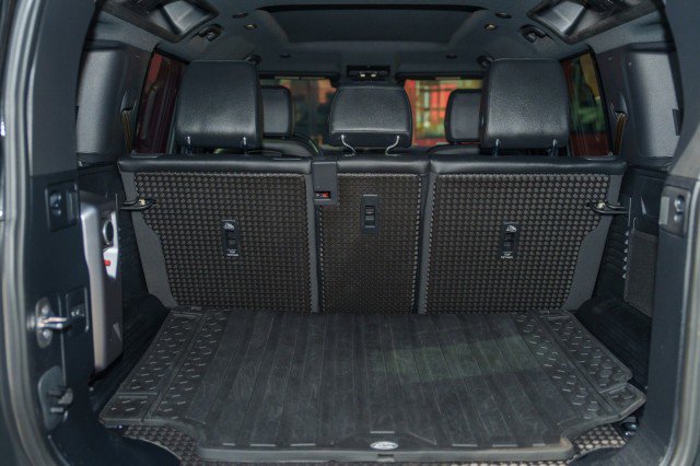 Used 2022 Land Rover Defender 110 X-Dynamic SE image 28