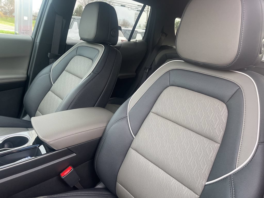 New 2026 Chevrolet Equinox LT w/ Convenience Package II FWD image 15