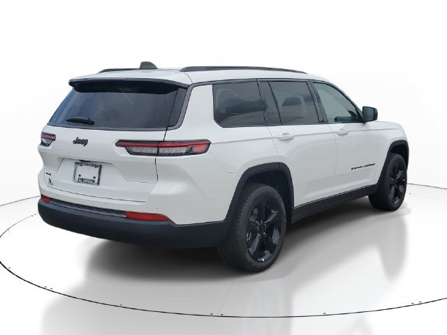 New 2026 Jeep Grand Cherokee L Limited w/ Limited Altitude Package AWD/4WD image 4