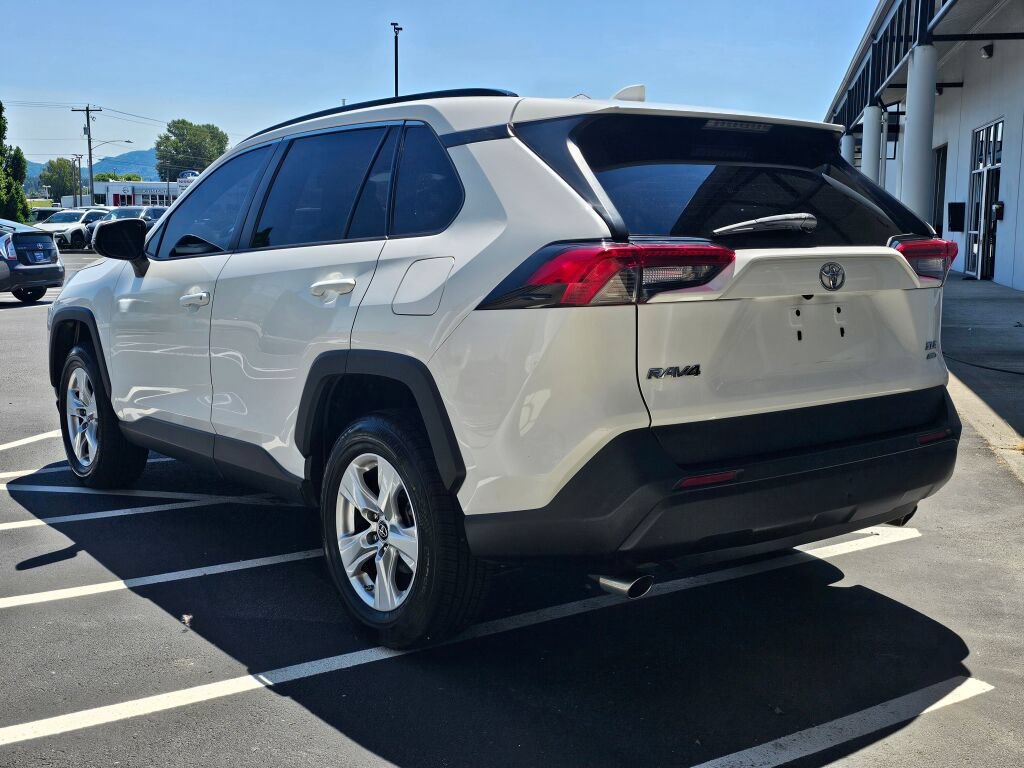 Used 2019 Toyota RAV4 XLE AWD/4WD image 3