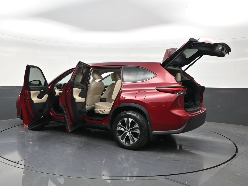 Used 2023 Toyota Highlander XLE FWD image 31