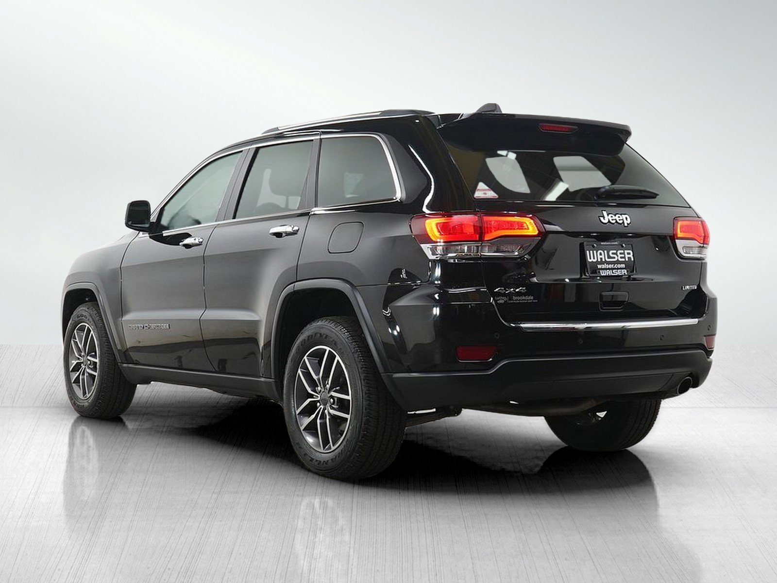 Used 2020 Jeep Grand Cherokee Limited AWD/4WD image 3