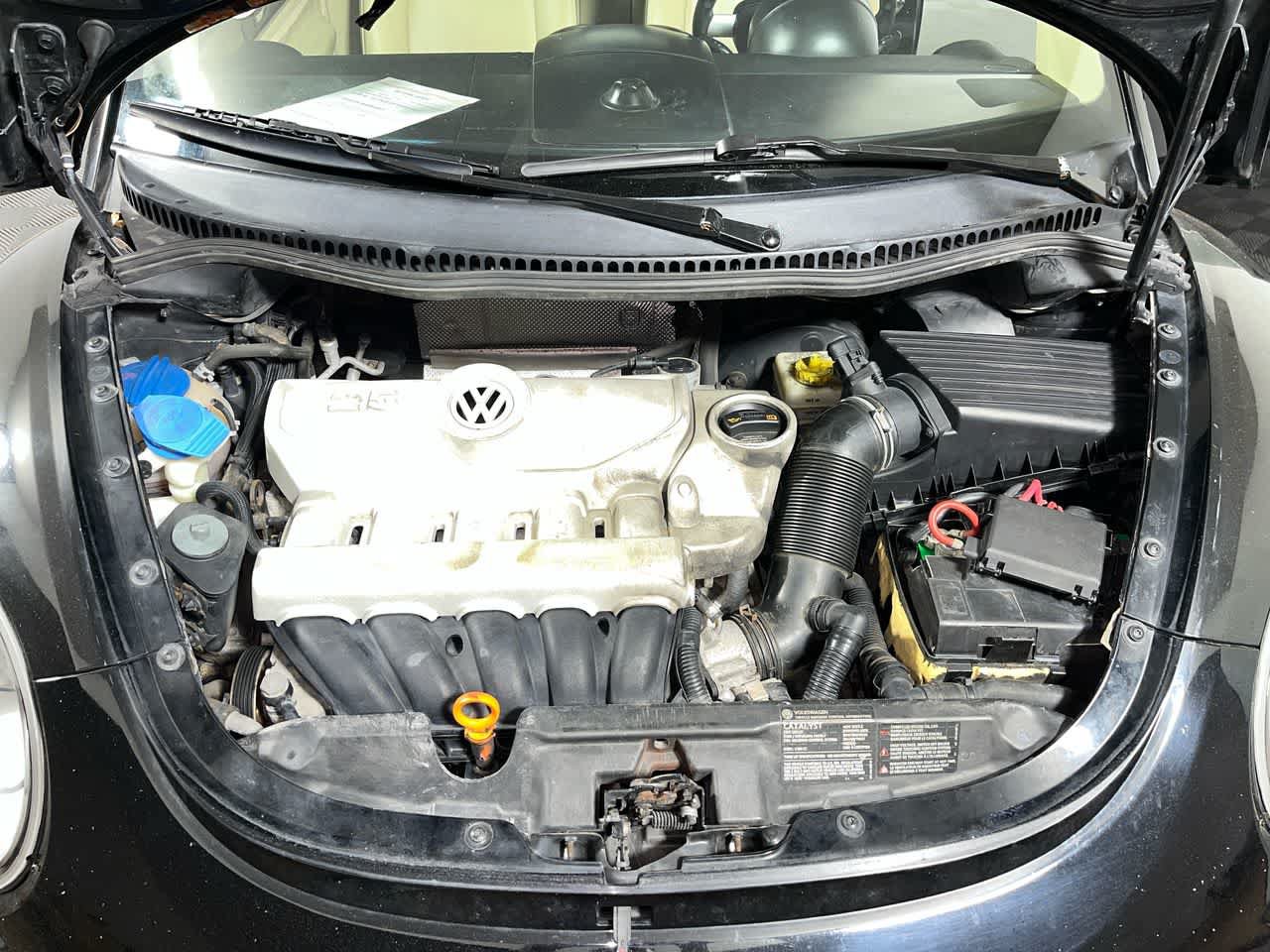 Used 2008 Volkswagen Beetle SE FWD image 12
