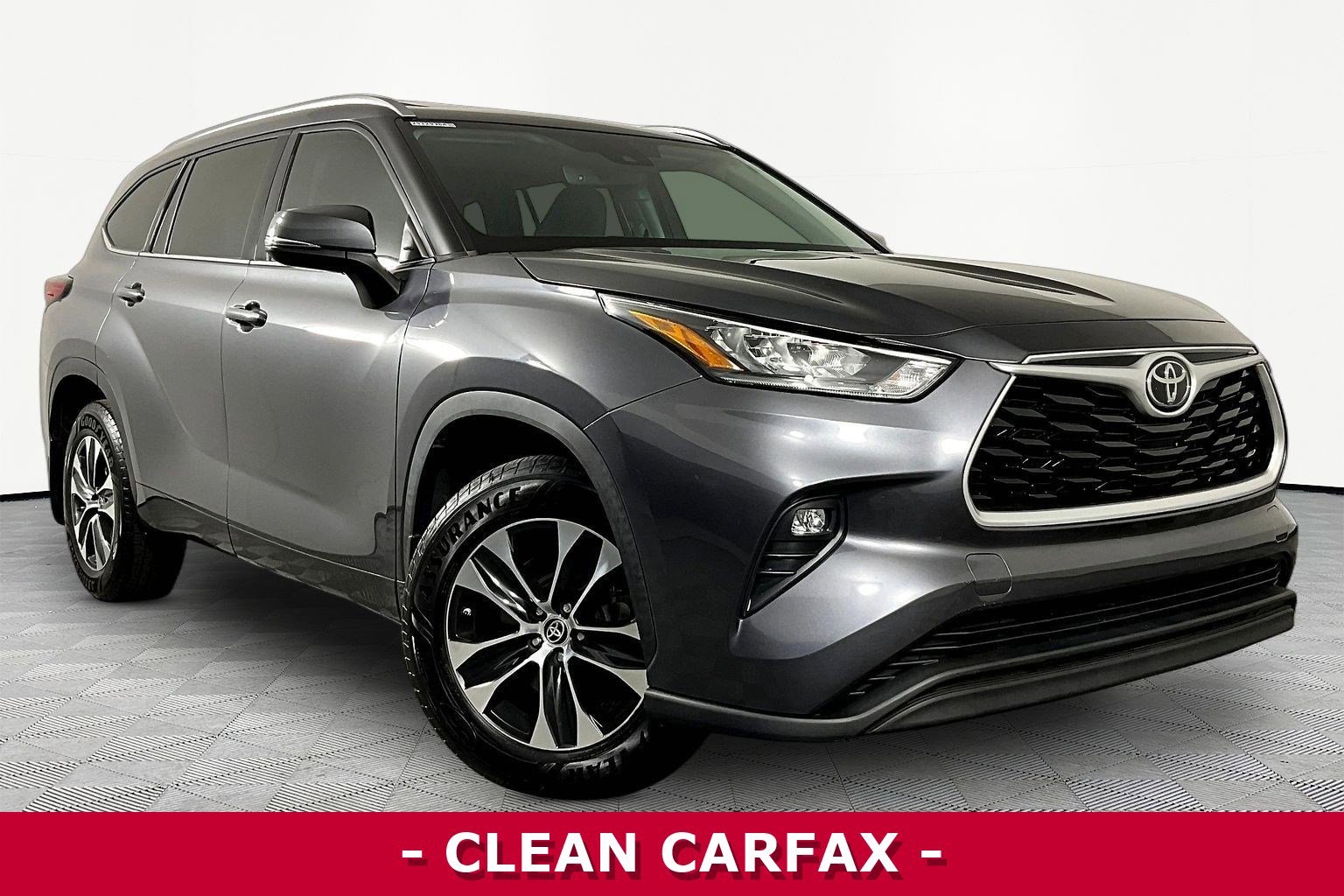 Used 2020 Toyota Highlander XLE image 3