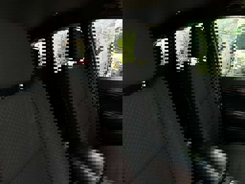 Used 2018 Jeep Grand Cherokee Laredo image 19