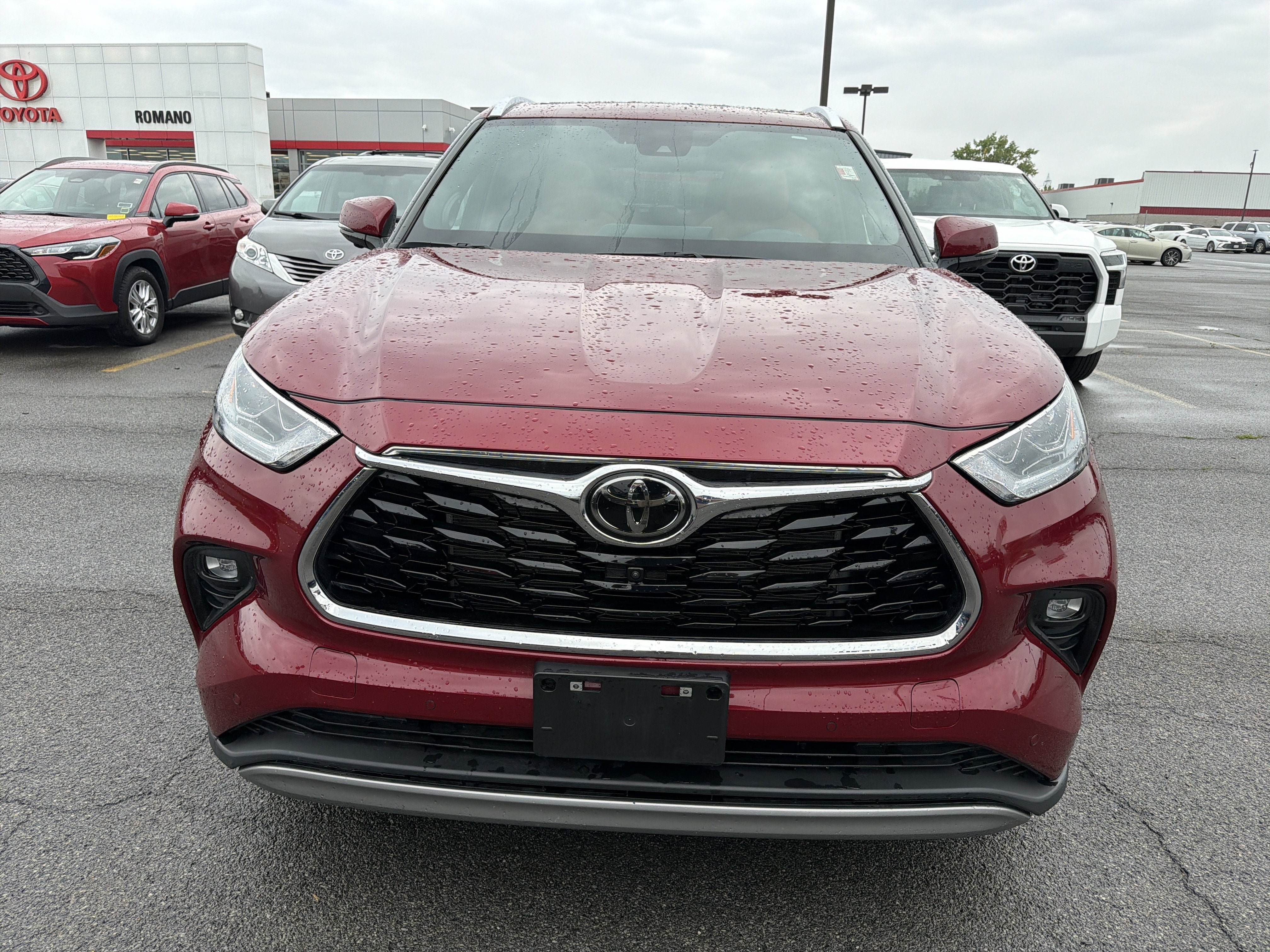 Used 2023 Toyota Highlander Platinum AWD/4WD image 3