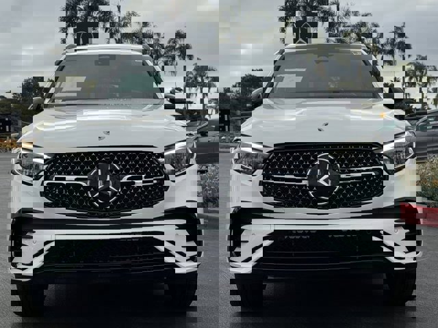 Used 2025 Mercedes-Benz GLC 300 4MATIC image 3