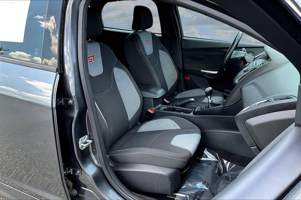 Used 2017 Ford Focus ST FWD image 30