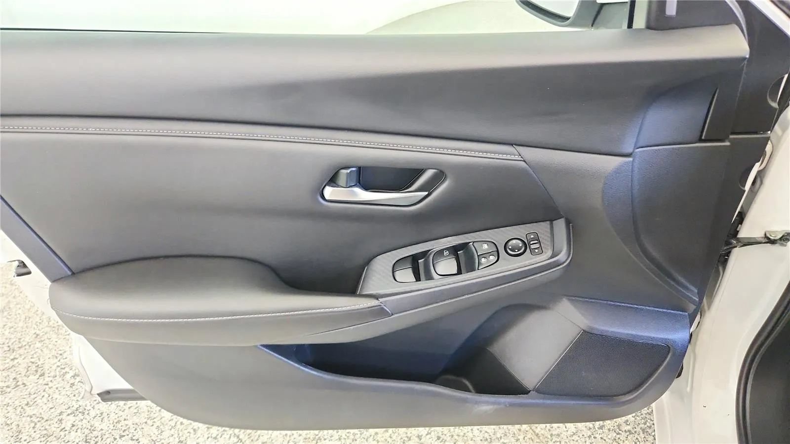 Used 2024 Nissan Sentra SV FWD image 32