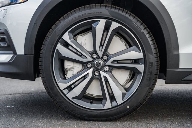 New 2026 Volvo V60 B5 Cross Country Plus w/ Protection Package Premier image 18