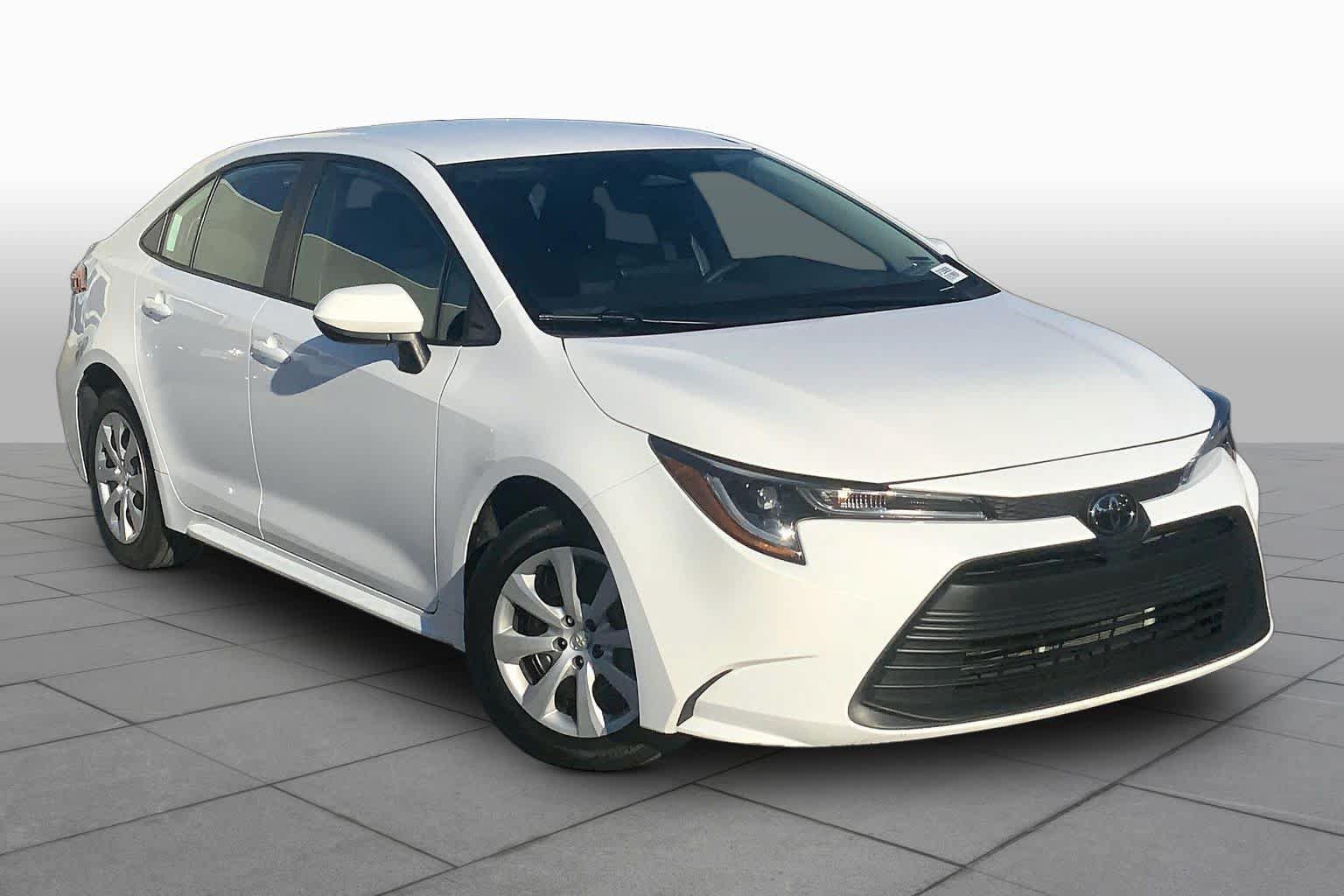 Used 2025 Toyota Corolla LE FWD image 3