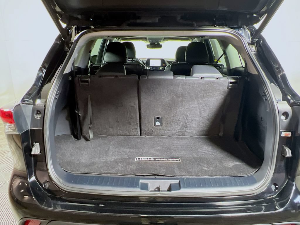 Used 2023 Toyota Highlander XLE AWD/4WD image 22