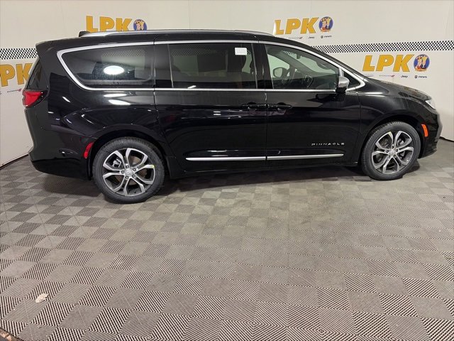 New 2026 Chrysler Pacifica Pinnacle image 2