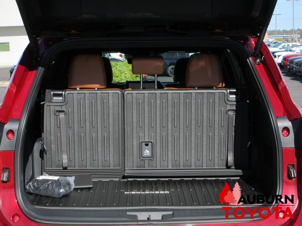 New 2026 Toyota Highlander Platinum image 6