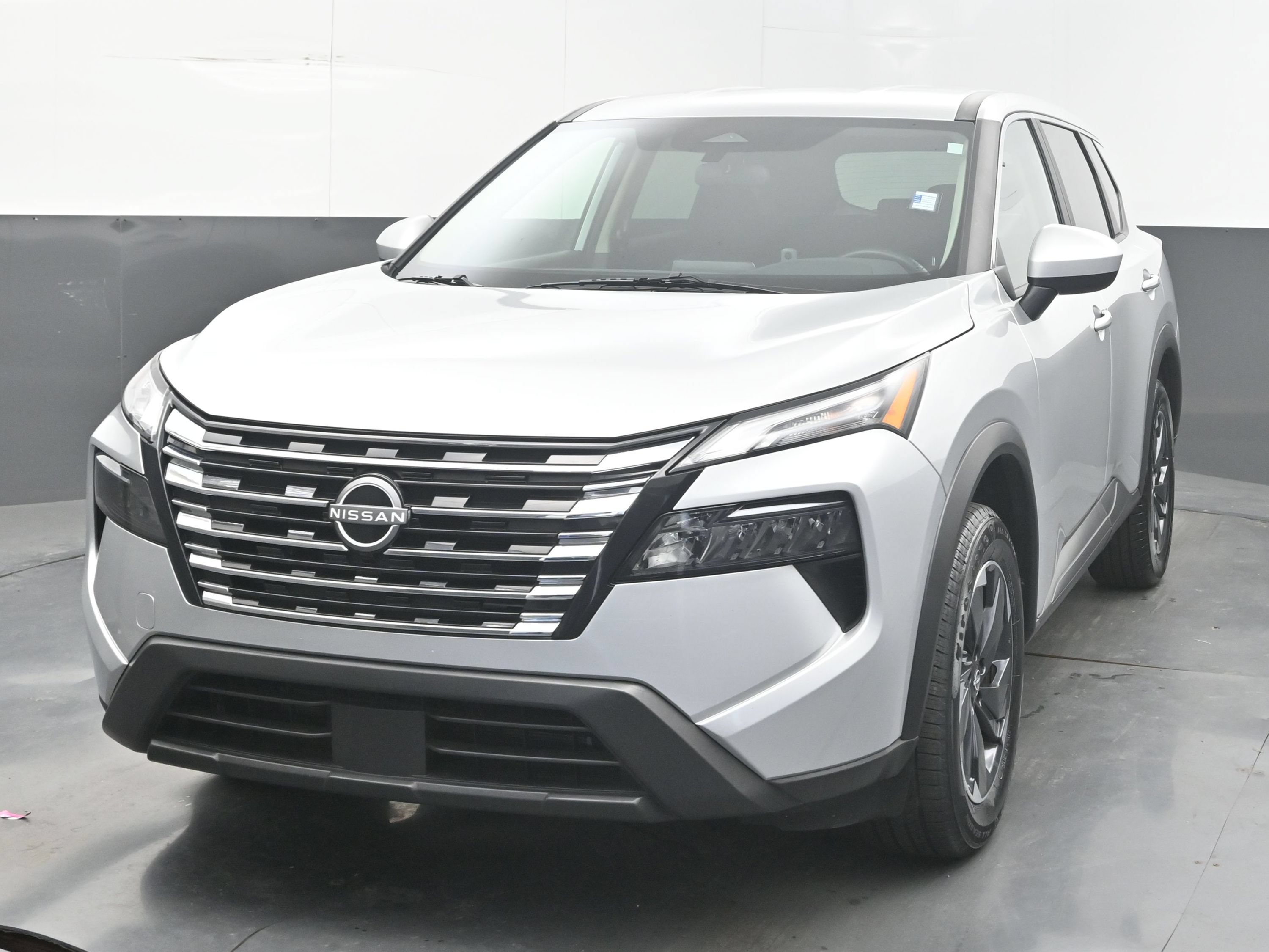 Used 2025 Nissan Rogue SV FWD image 4