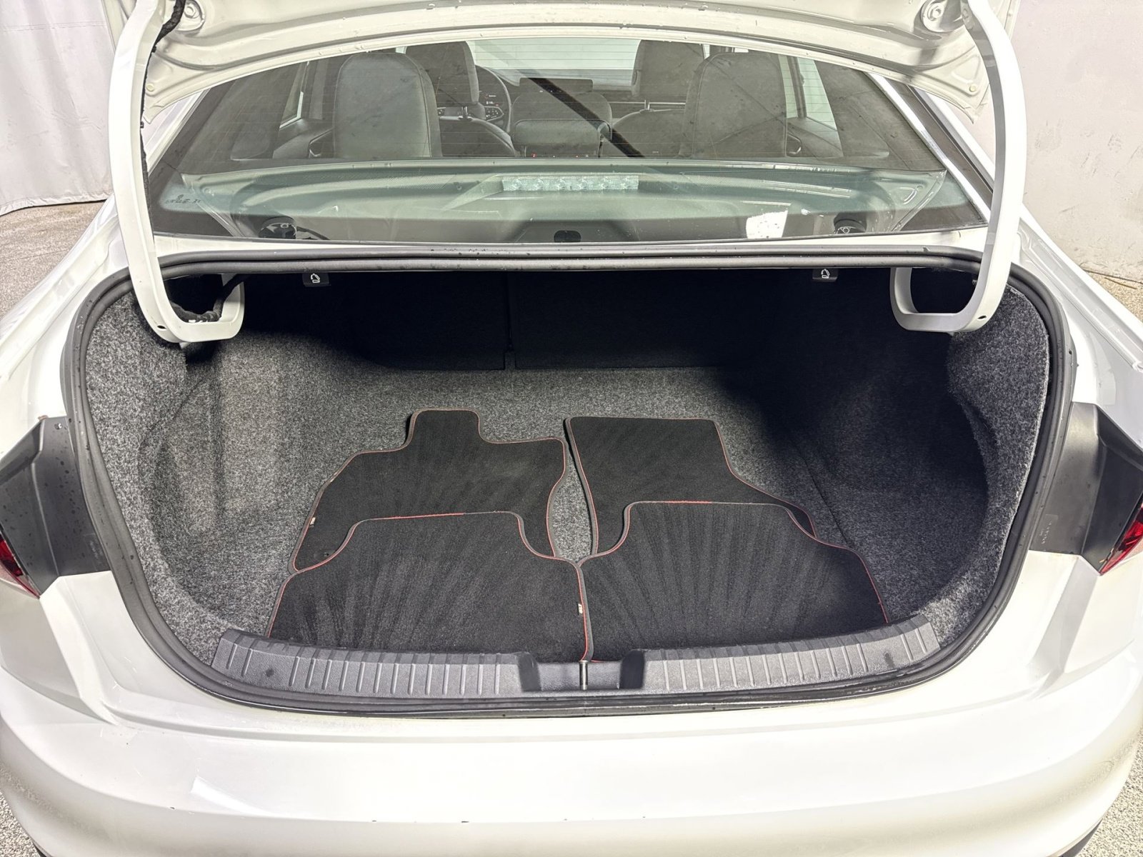 Used 2025 Volkswagen Jetta GLI Autobahn image 28