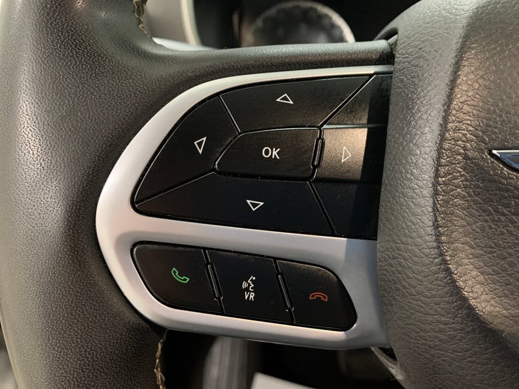 Used 2024 Chrysler Pacifica Touring-L FWD image 25