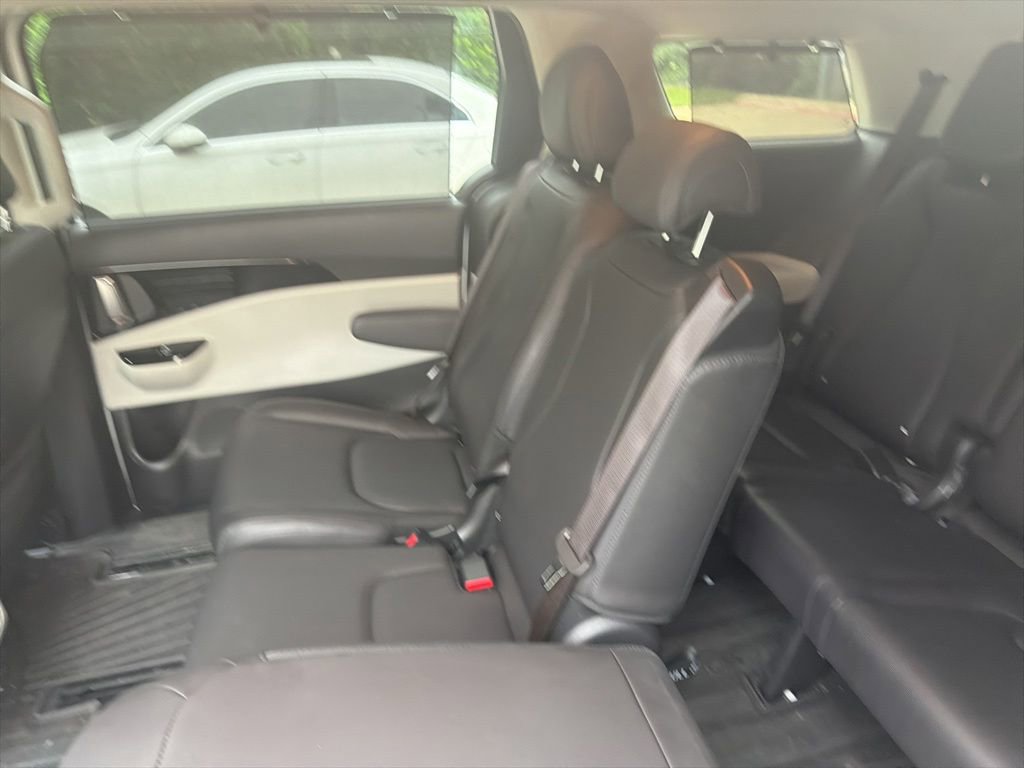 Used 2024 Kia Carnival EX FWD image 9