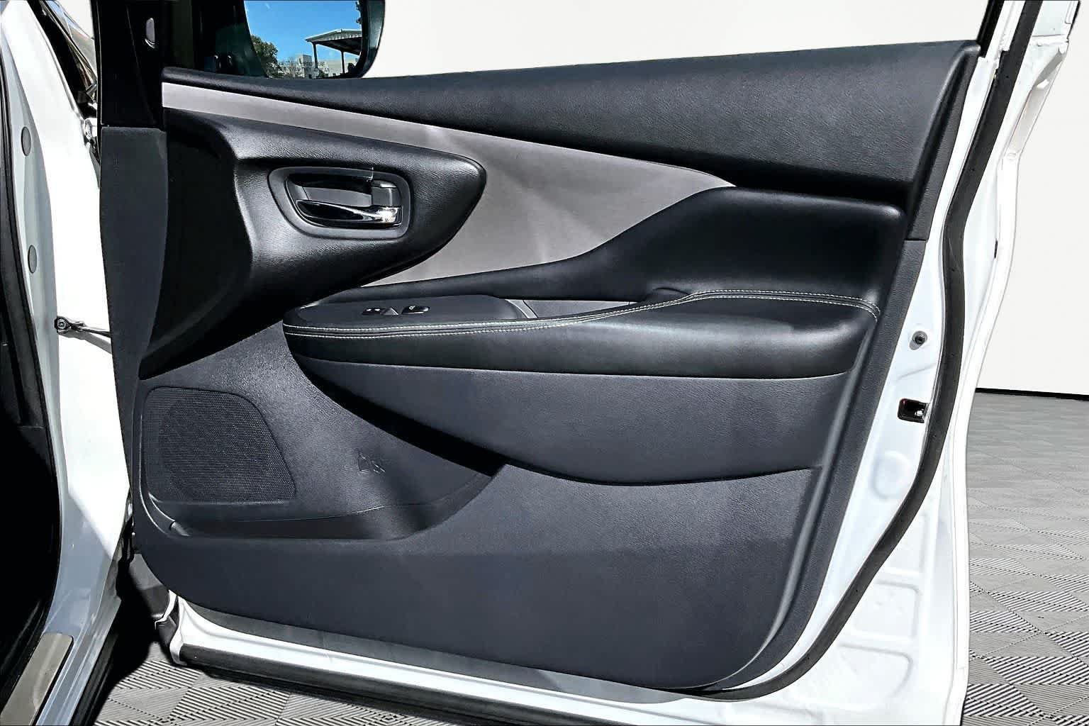 Used 2024 Nissan Murano SV w/ SV Midnight Edition Package FWD image 39
