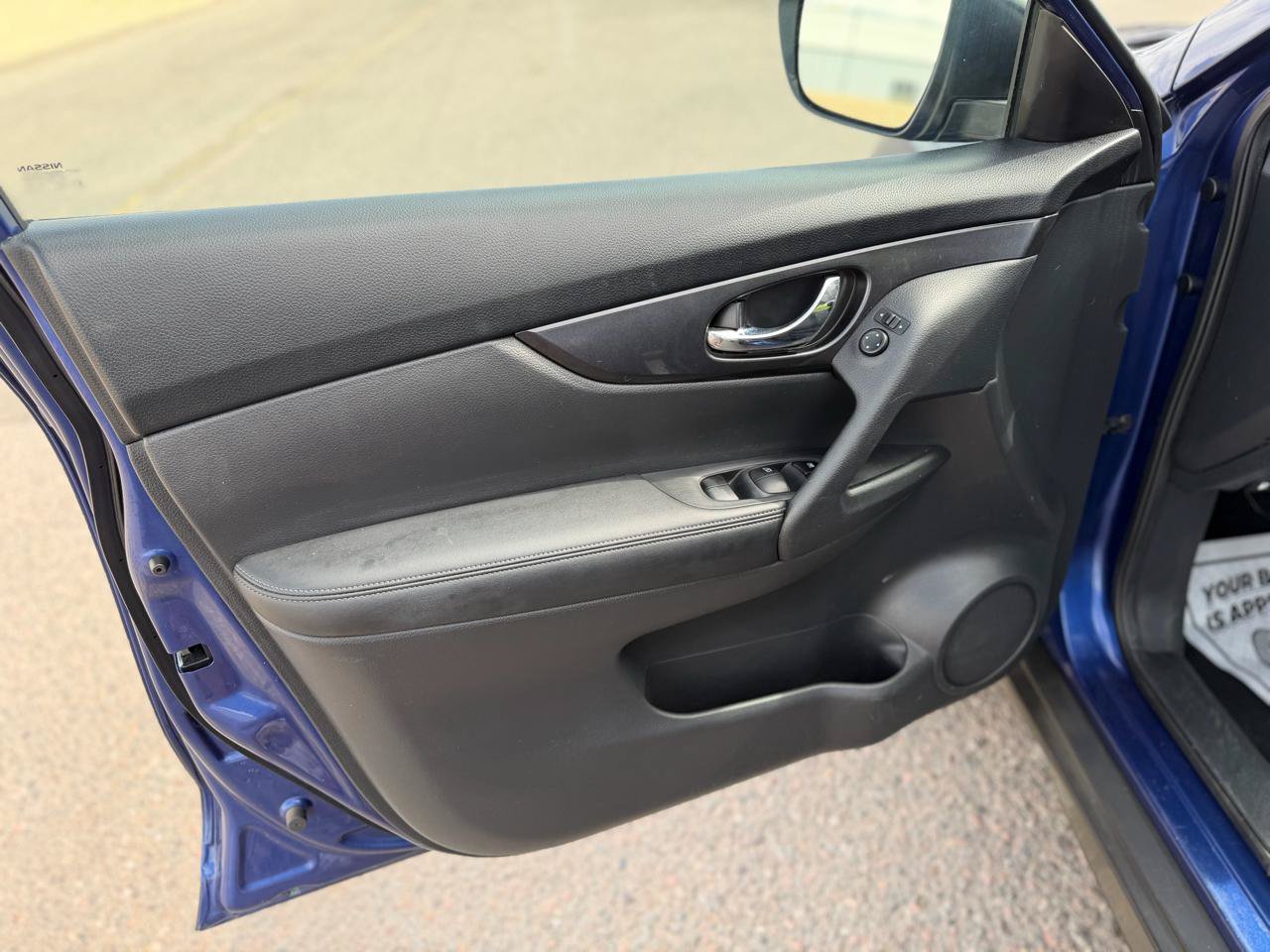 Used 2017 Nissan Rogue S AWD/4WD image 8