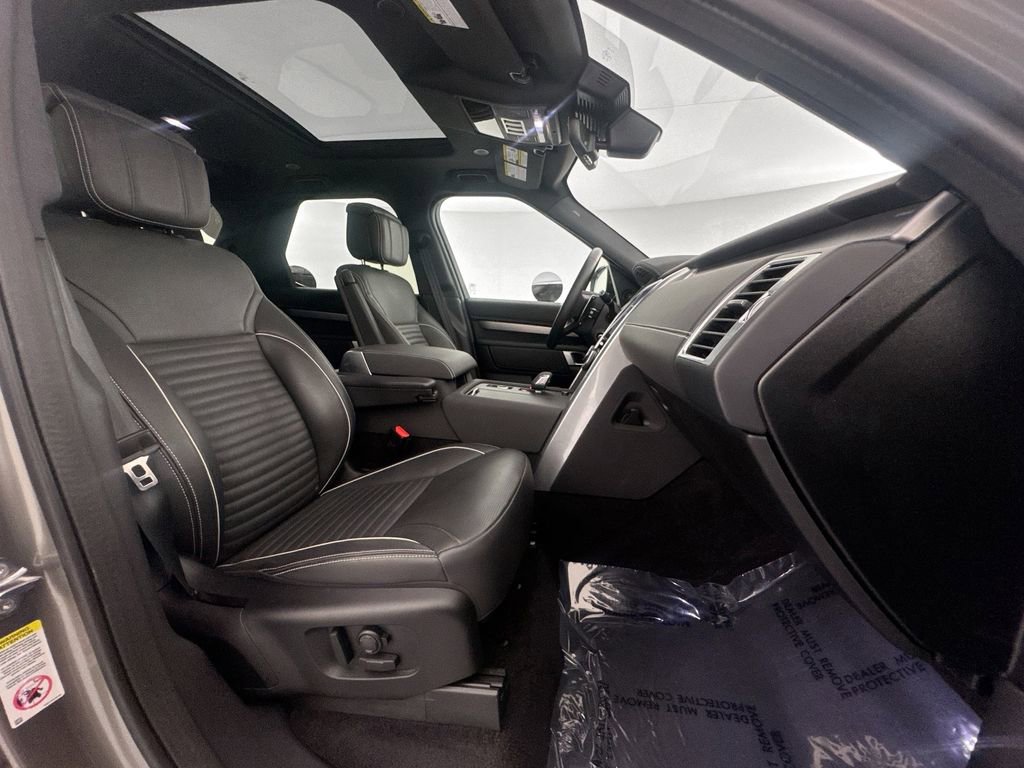 Certified 2024 Land Rover Discovery Dynamic SE image 28