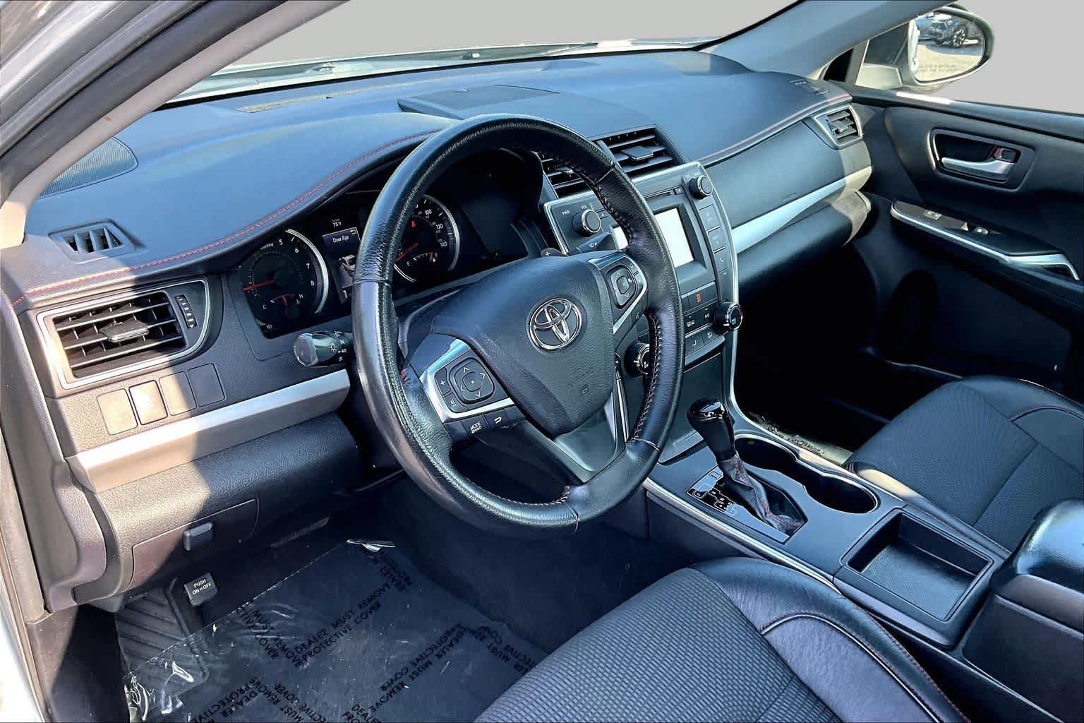 Used 2017 Toyota Camry SE FWD image 17