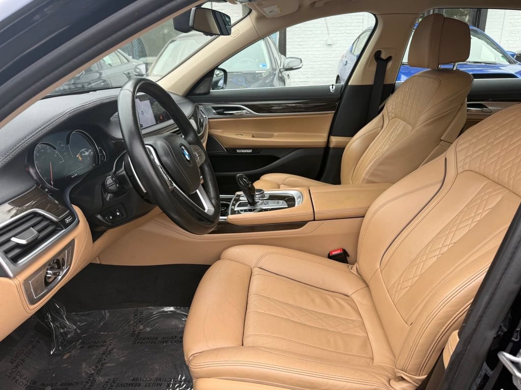 Used 2016 BMW 750i xDrive AWD/4WD image 10