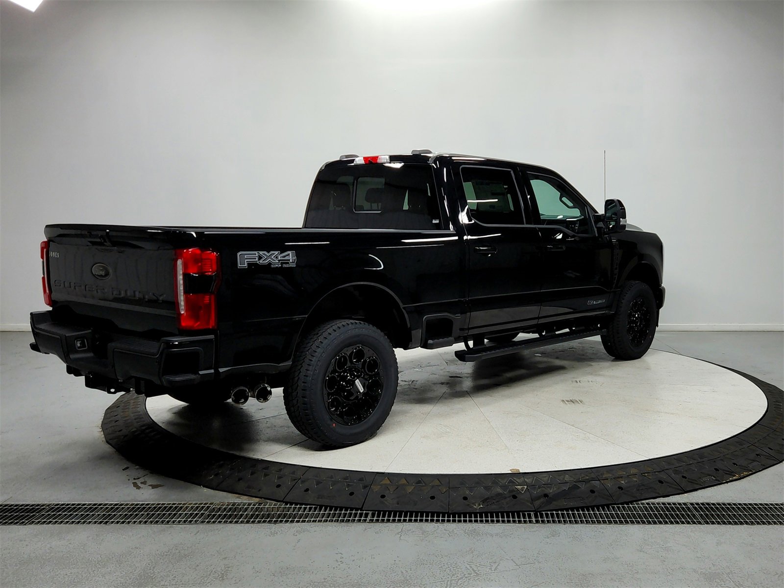 New 2026 Ford F250 Lariat w/ Black Appearance Package image 7
