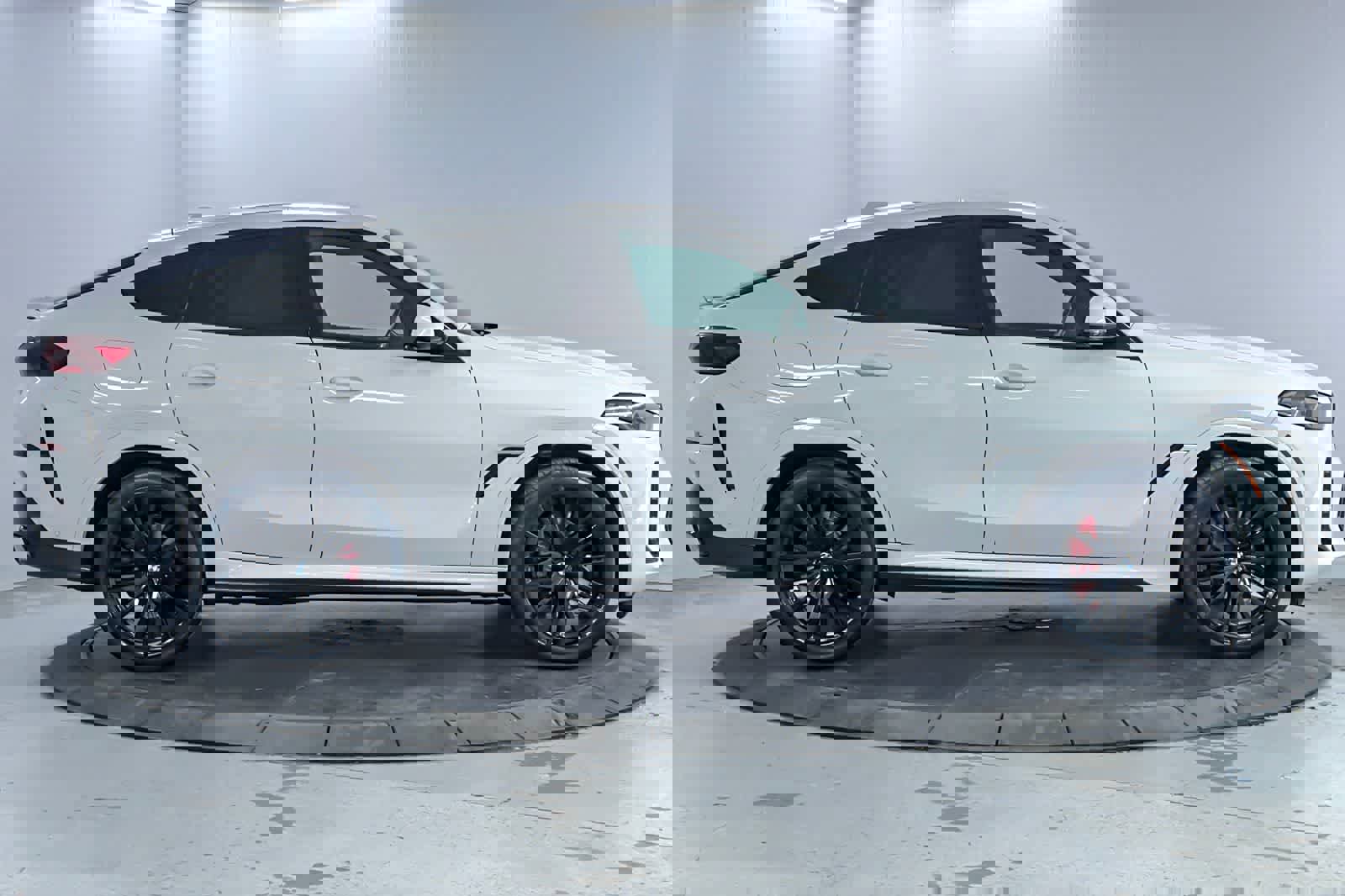 Used 2024 BMW X6 xDrive40i w/ Premium Package image 8