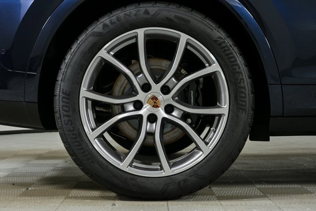 Certified 2025 Porsche Cayenne Coupe image 39