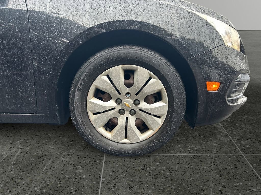 Used 2016 Chevrolet Cruze LS image 9
