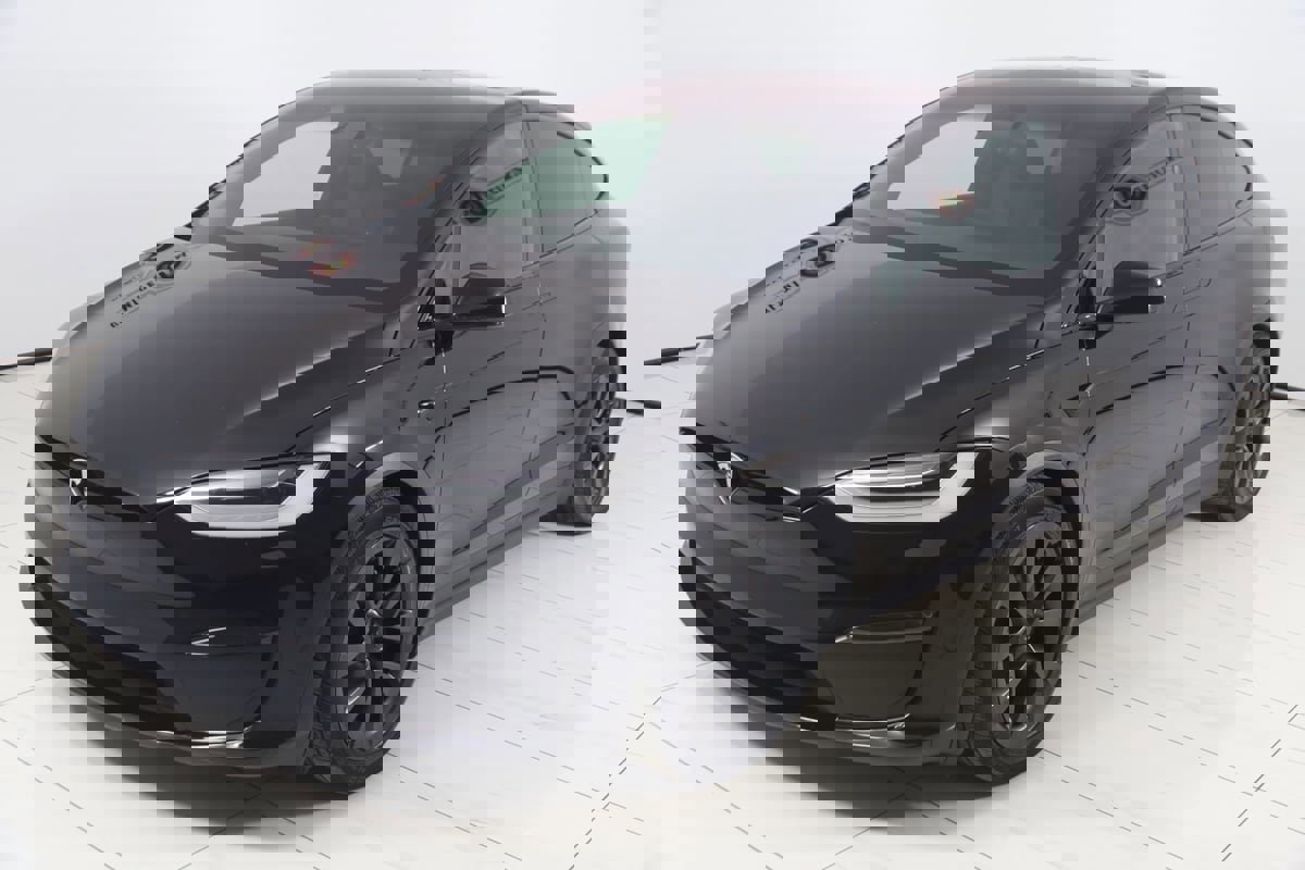 Used 2022 Tesla Model X image 27