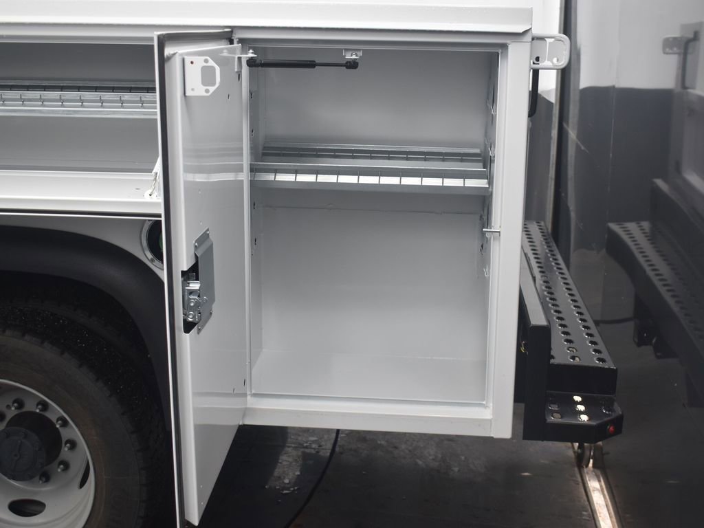 New 2025 Ford F450 XL w/ XL Chrome Package image 4