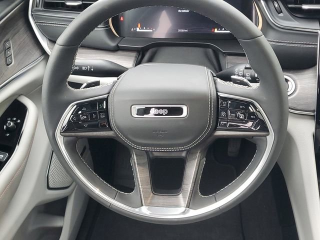 Used 2023 Jeep Grand Cherokee Overland AWD/4WD image 14