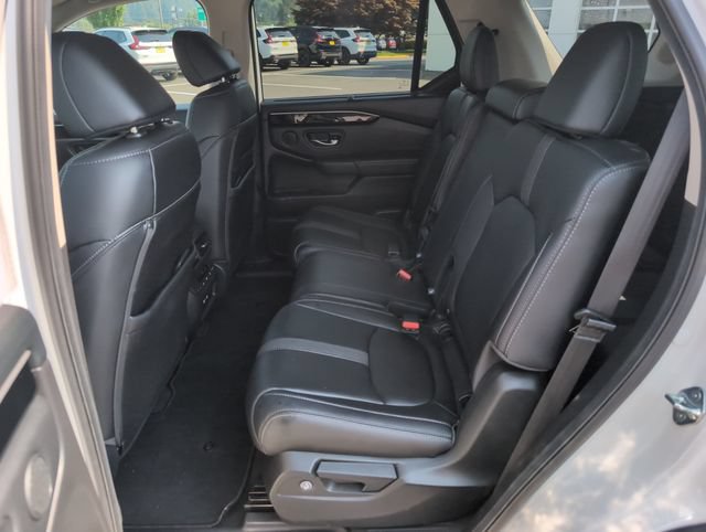 Used 2023 Honda Pilot Touring image 16