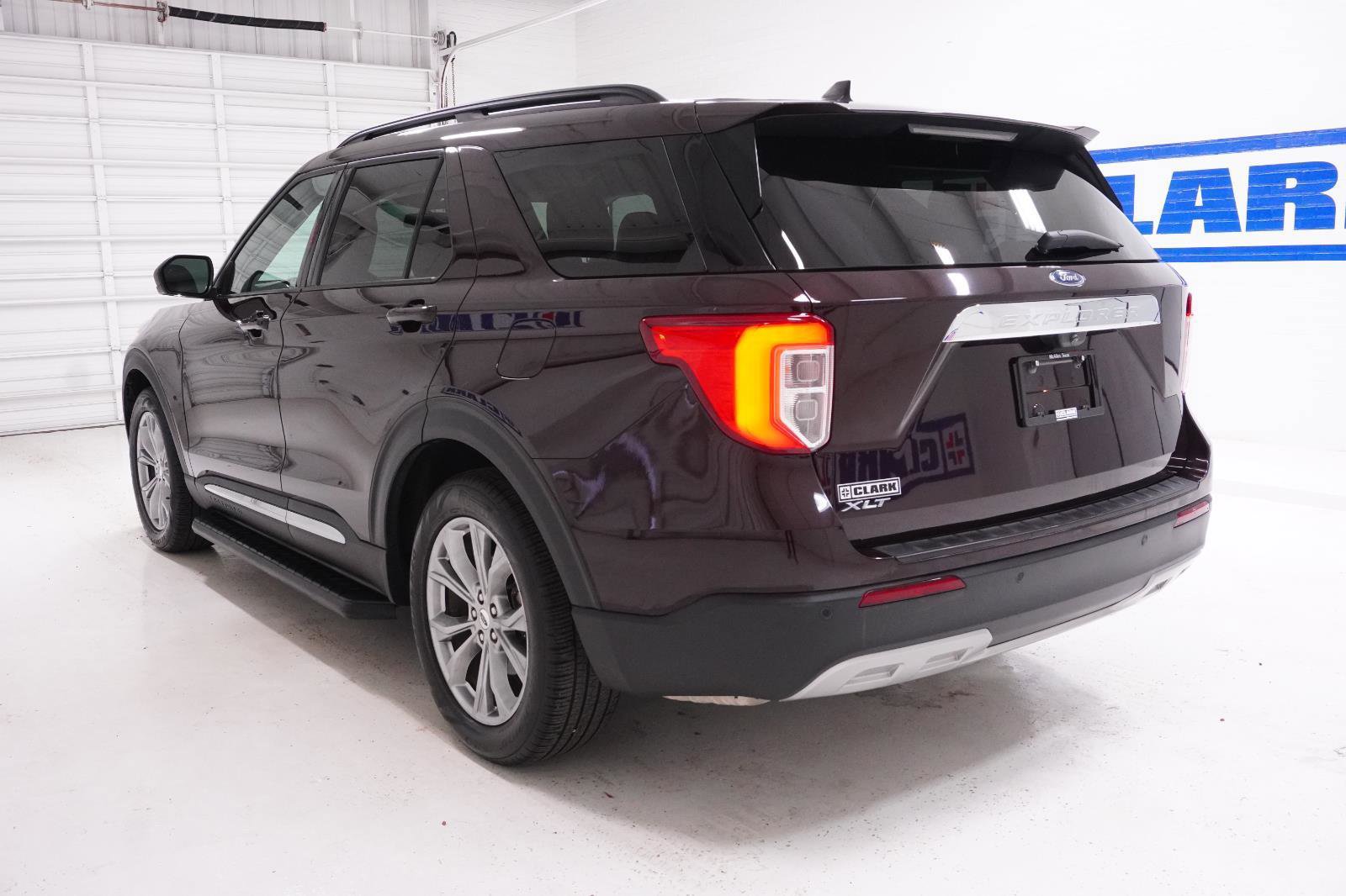 Used 2023 Ford Explorer XLT w/ Equipment Group 202A RWD image 11