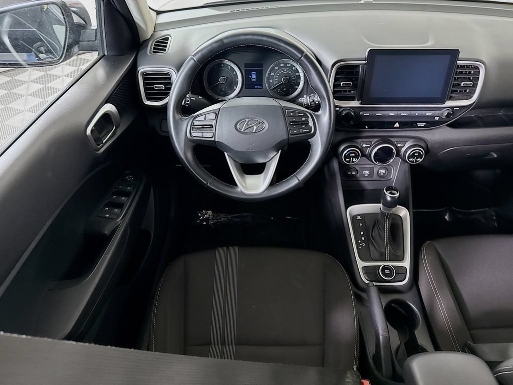 Certified 2021 Hyundai Venue SEL FWD image 4