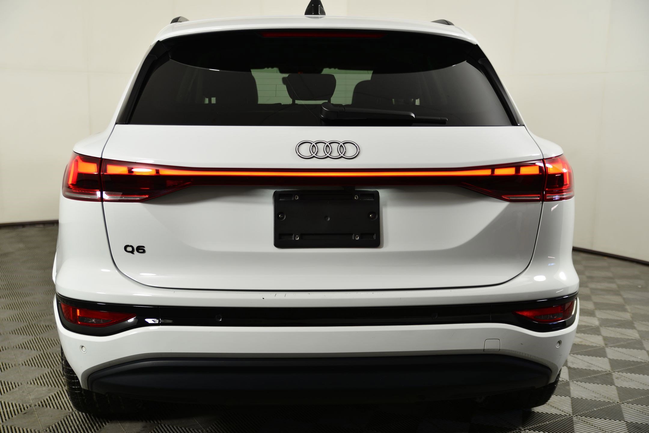 Certified 2025 Audi Q6 e-tron Premium w/ Convenience Package image 8