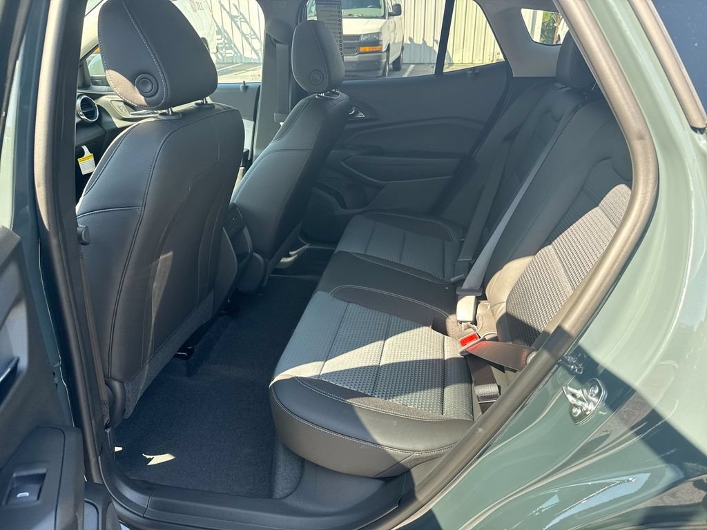 New 2026 Chevrolet Trax LT w/ LT Convenience Package FWD image 28