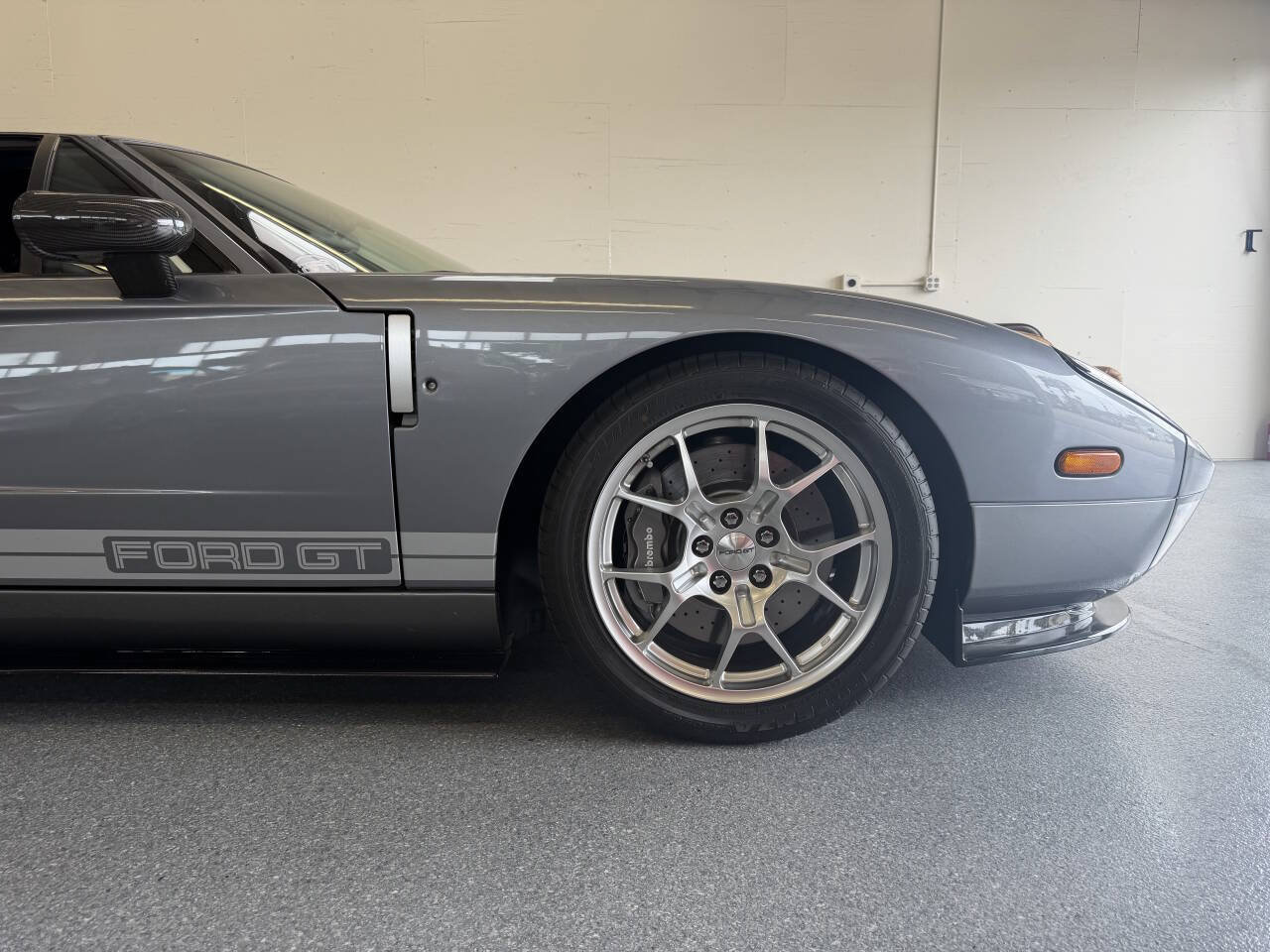 Used 2006 Ford GT RWD image 70