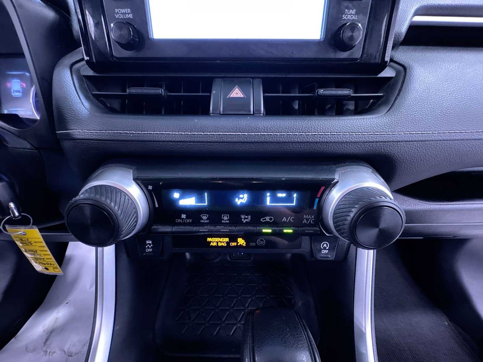 Used 2019 Toyota RAV4 LE w/ Carpet Mat Package AWD/4WD image 28