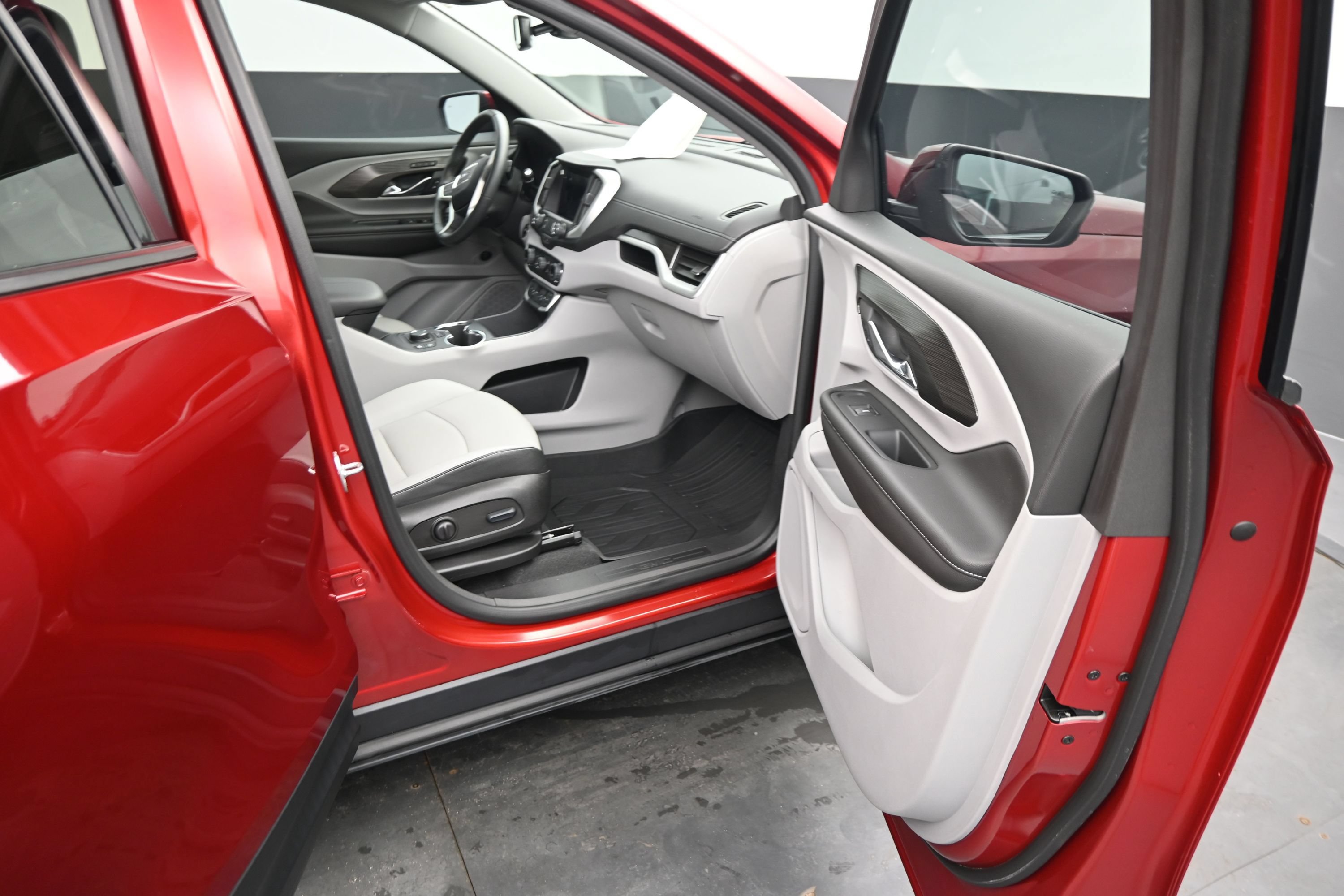 Used 2023 GMC Terrain SLT w/ Tech Package FWD image 13