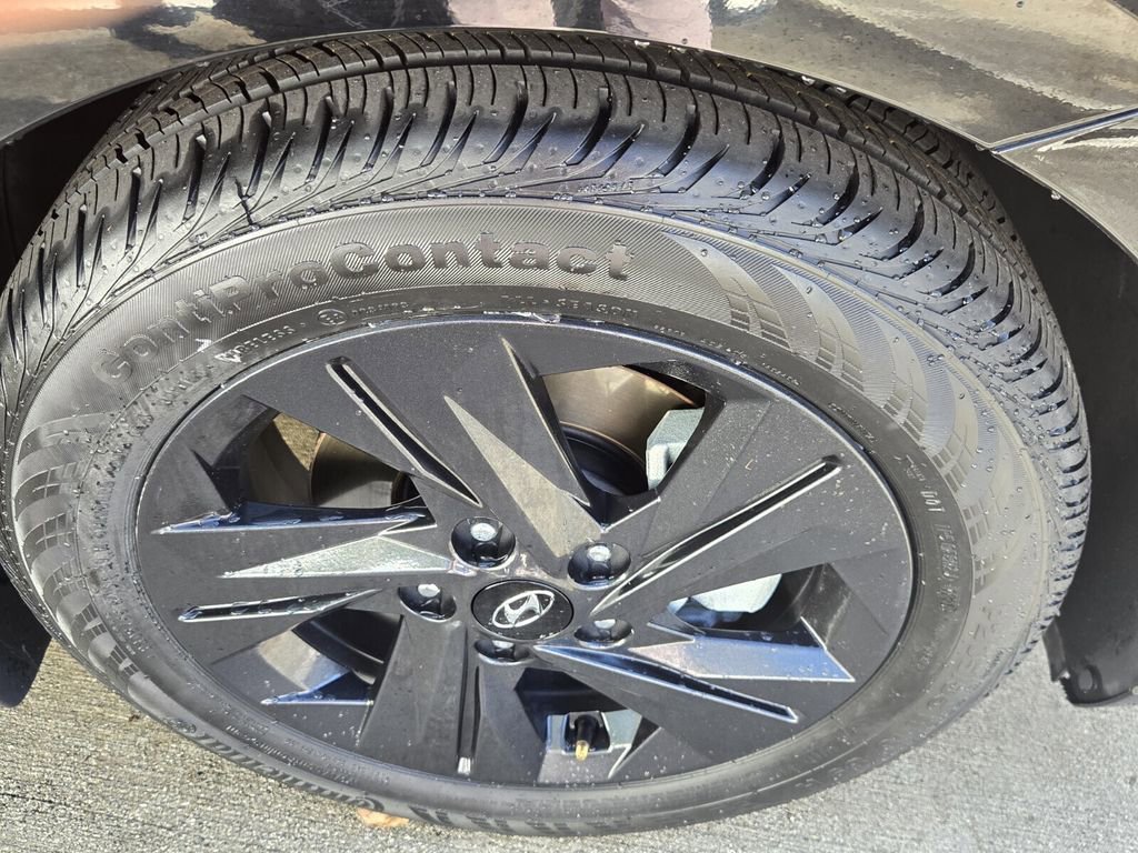 Used 2022 Hyundai Elantra SEL w/ Convenience Package FWD image 9