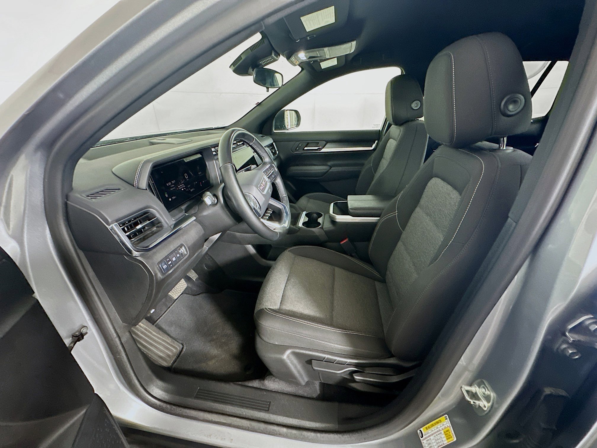 Used 2025 GMC Terrain Elevation image 13