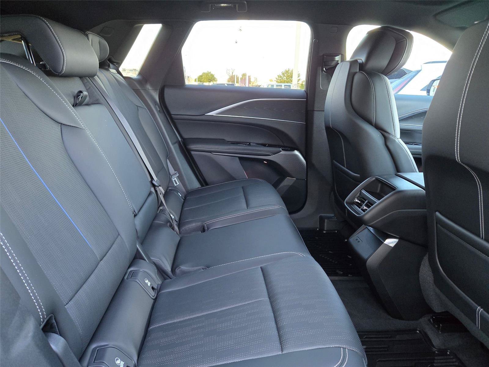 New 2026 Cadillac Lyriq Premium Luxury AWD/4WD image 30