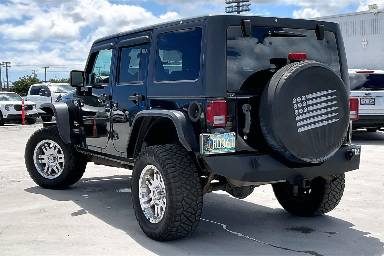 Used 2013 Jeep Wrangler Unlimited Sahara w/ Connectivity Group AWD/4WD image 4