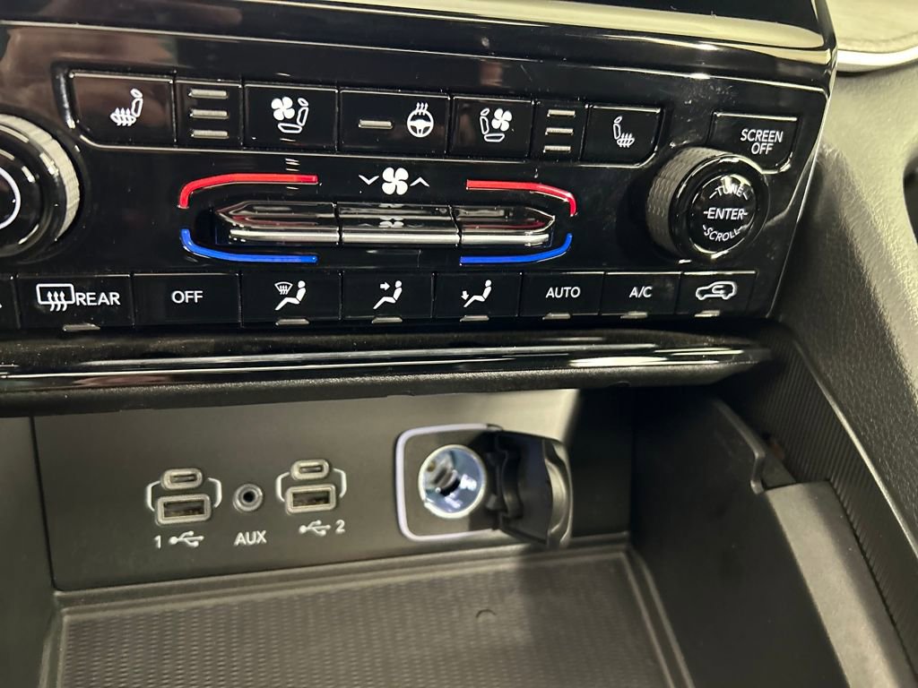 Used 2024 Jeep Grand Cherokee Limited w/ Luxury Tech Group II image 16