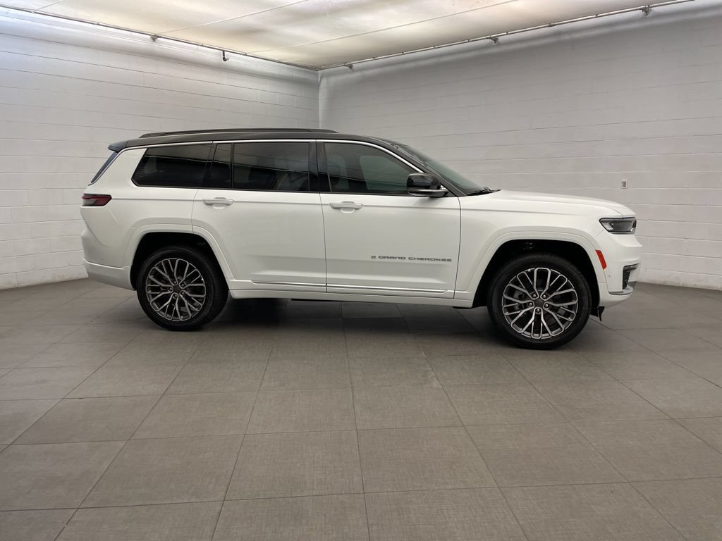 New 2025 Jeep Grand Cherokee L Summit AWD/4WD image 2